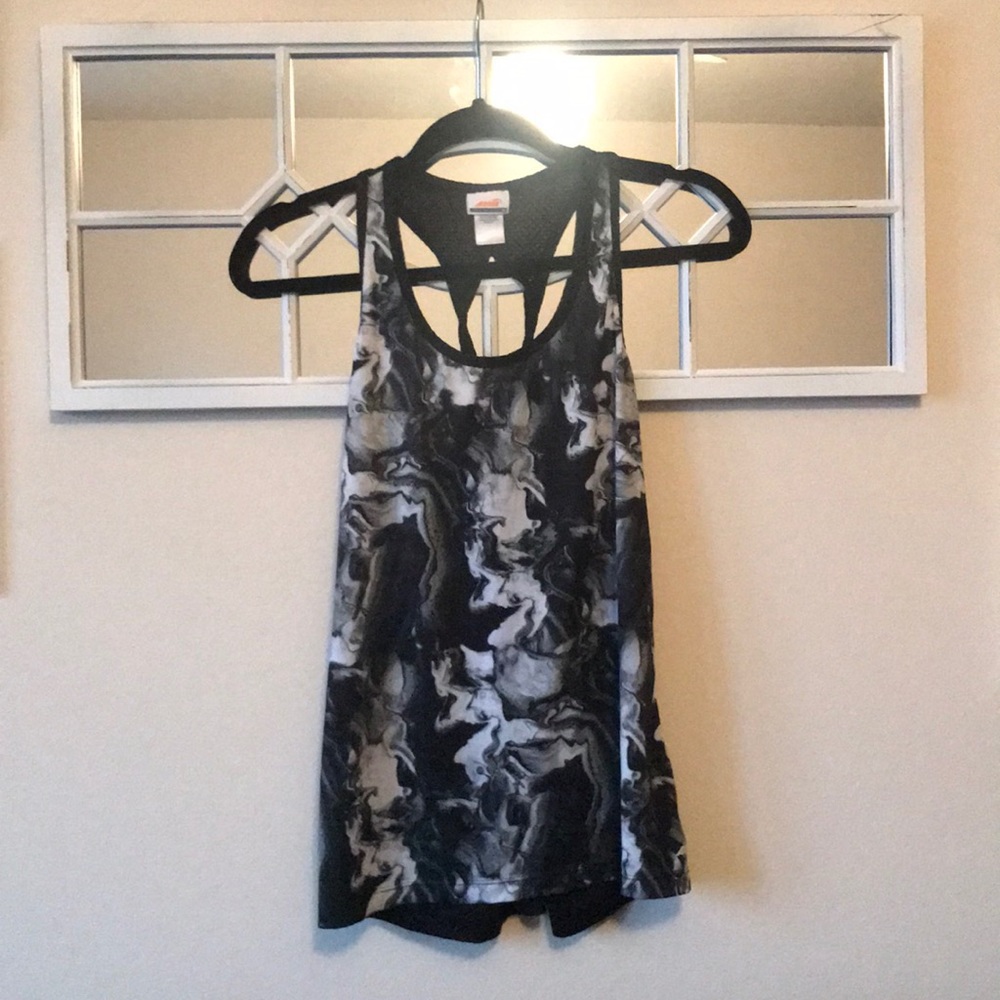 Black and white marble workout top